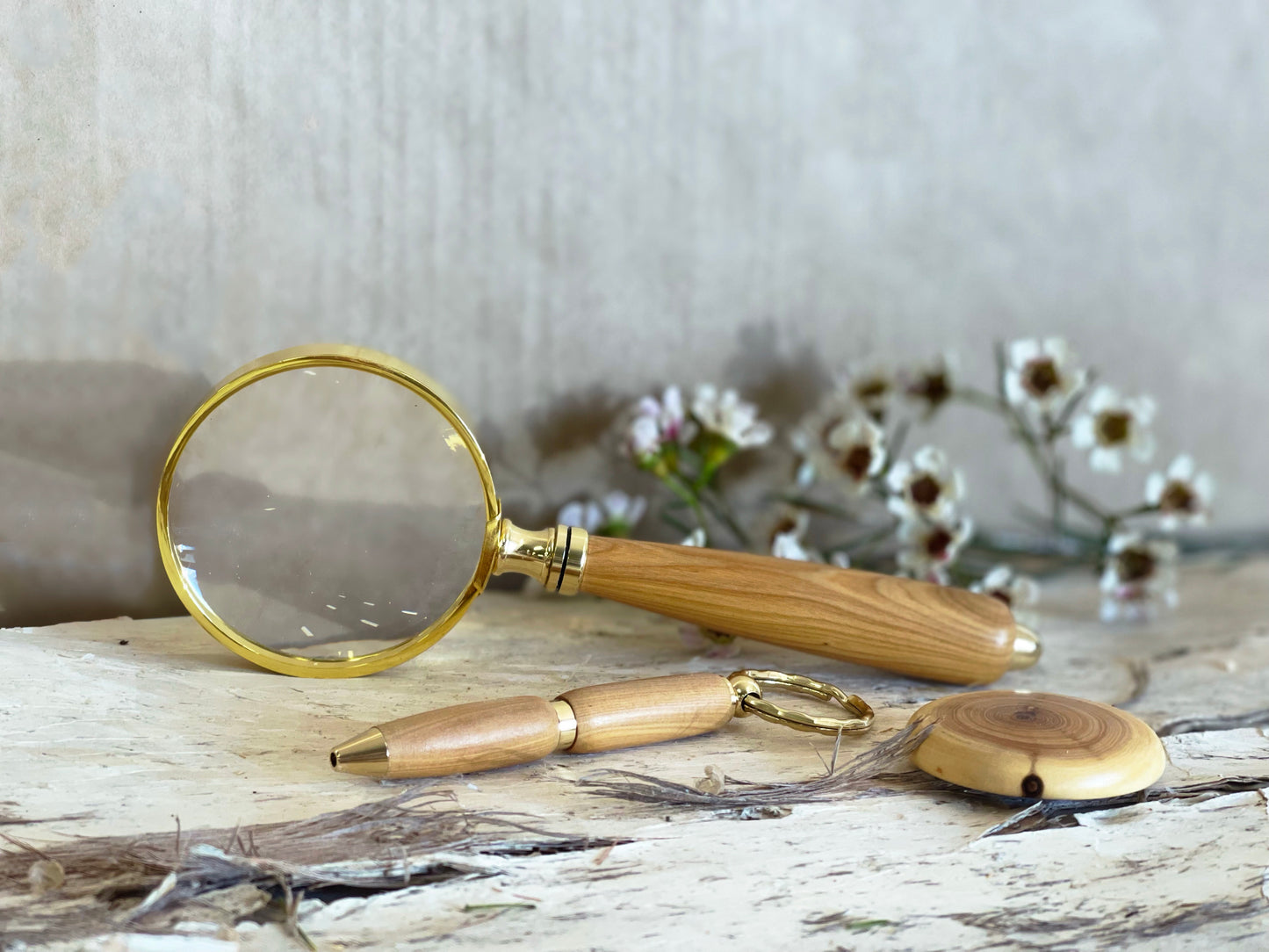 Stuart Henke Sandalwood Magnifying Glass and Keyring Pen Set